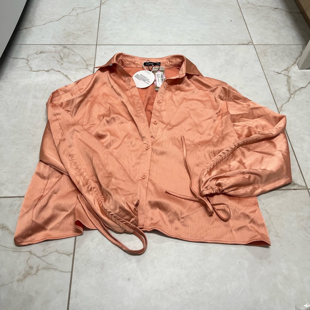 NWT BOOHOO Peach Textured Woven Ruched Sleeve Shirt Size 12 US